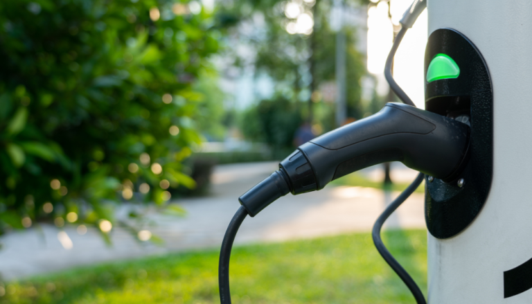 Faire installer une borne de recharge à Lyon : les étapes avec un installateur IRVE